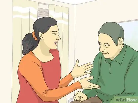 Общайтесь с пожилым родителем Шаг 12