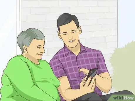 Общайтесь с пожилым родителем Шаг 6