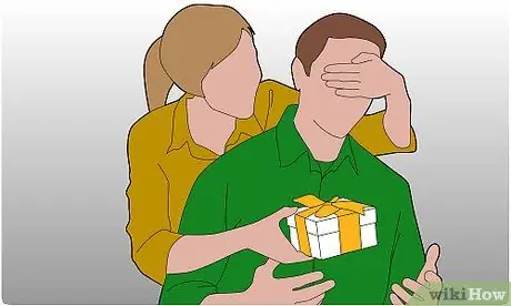 Дарить маленькие подарки Шаг 8