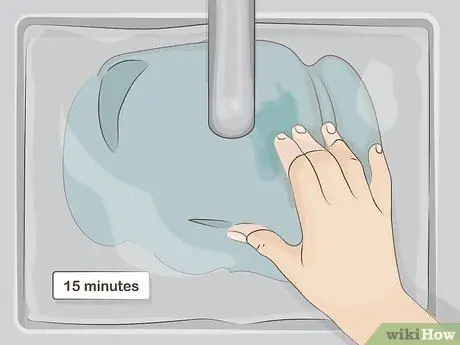 Удалите маркер для сухого стирания с одежды Шаг 10