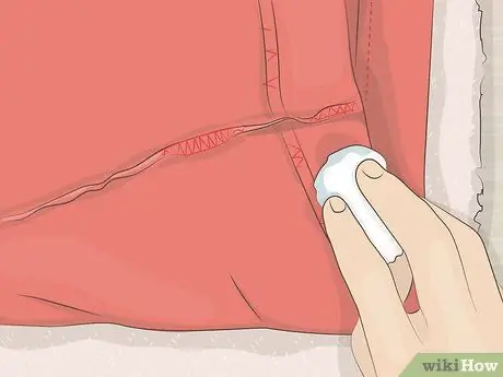 Удалите маркер сухого стирания с одежды, шаг 14