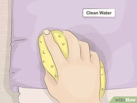 Удалите маркер для сухого стирания с одежды Шаг 5