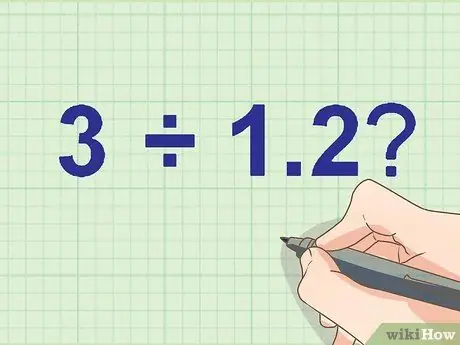 Разделите целое число на десятичную дробь. Шаг 1