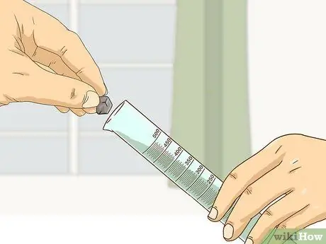 Найдите объем неправильного объекта с помощью градуированного цилиндра Шаг 4