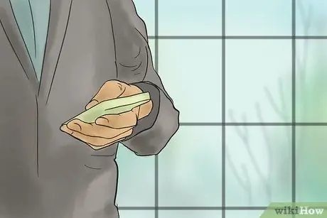 Попросите арендодателя исправить проблему плесени Шаг 6