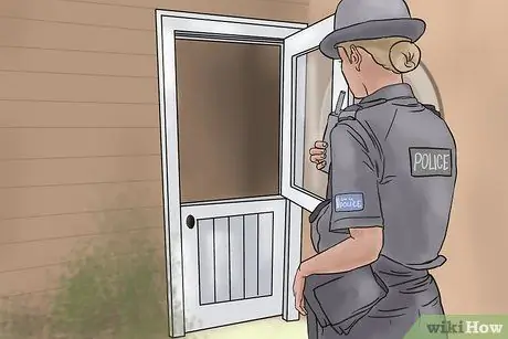 Попросите арендодателя исправить проблему плесени Шаг 8