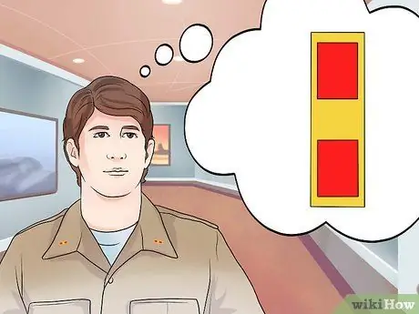 Правильно разместить знаки различия на форме морской пехоты Шаг 6