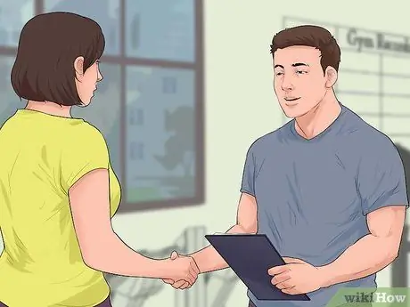 Используйте Theraband Шаг 1