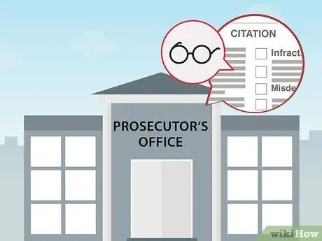 Приготовьтесь к суду, если вас поймают за вождением с истекшим сроком действия лицензии Шаг 5