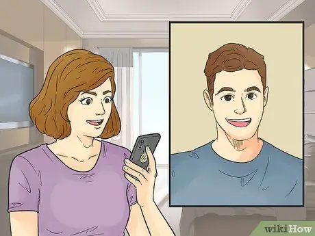 Проявите привязанность по телефону Шаг 1