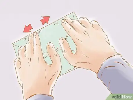 Откройте конверт с тремя перфорированными сторонами Шаг 12