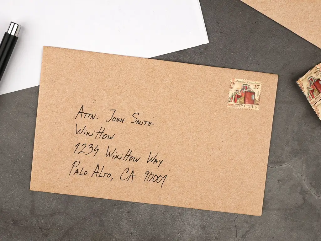 Как адресовать конверты с помощью Attn: 5 шагов (с изображениями)