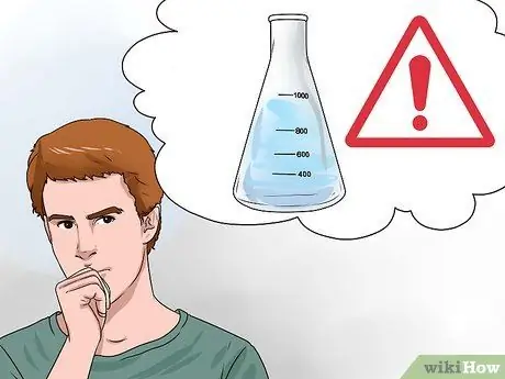 Будьте осторожны при использовании химической лаборатории Шаг 1