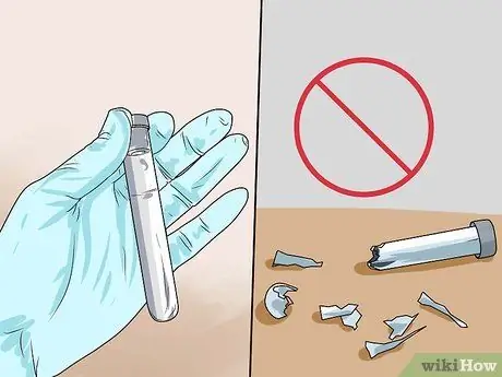 Будьте осторожны при использовании химической лаборатории Шаг 3