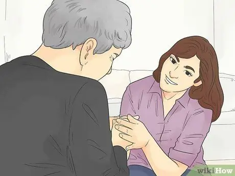 Поговорите с членами семьи с деменцией Шаг 12