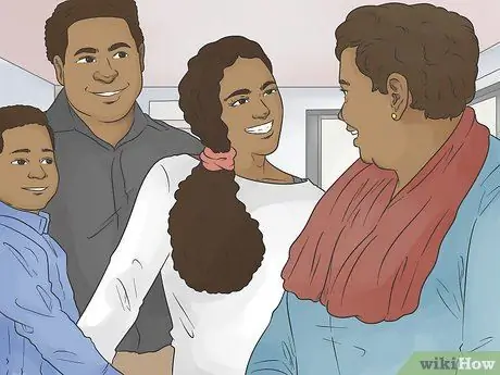 Поговорите с членами семьи с деменцией Шаг 2