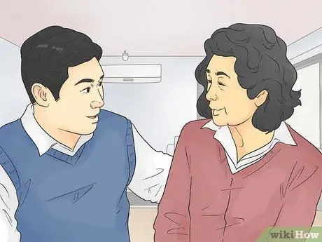 Поговорите с членами семьи с деменцией Шаг 4