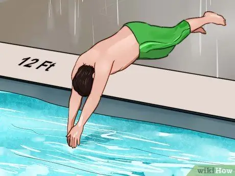 Научите кого-нибудь плавать Шаг 15