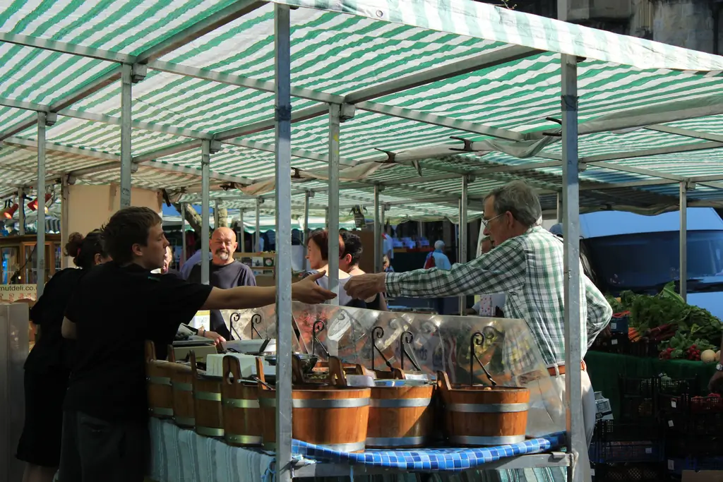 Как заработать деньги, покупая и продавая: 4 шага (с иллюстрациями)