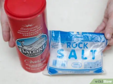 Растворите соль в воде, шаг 1