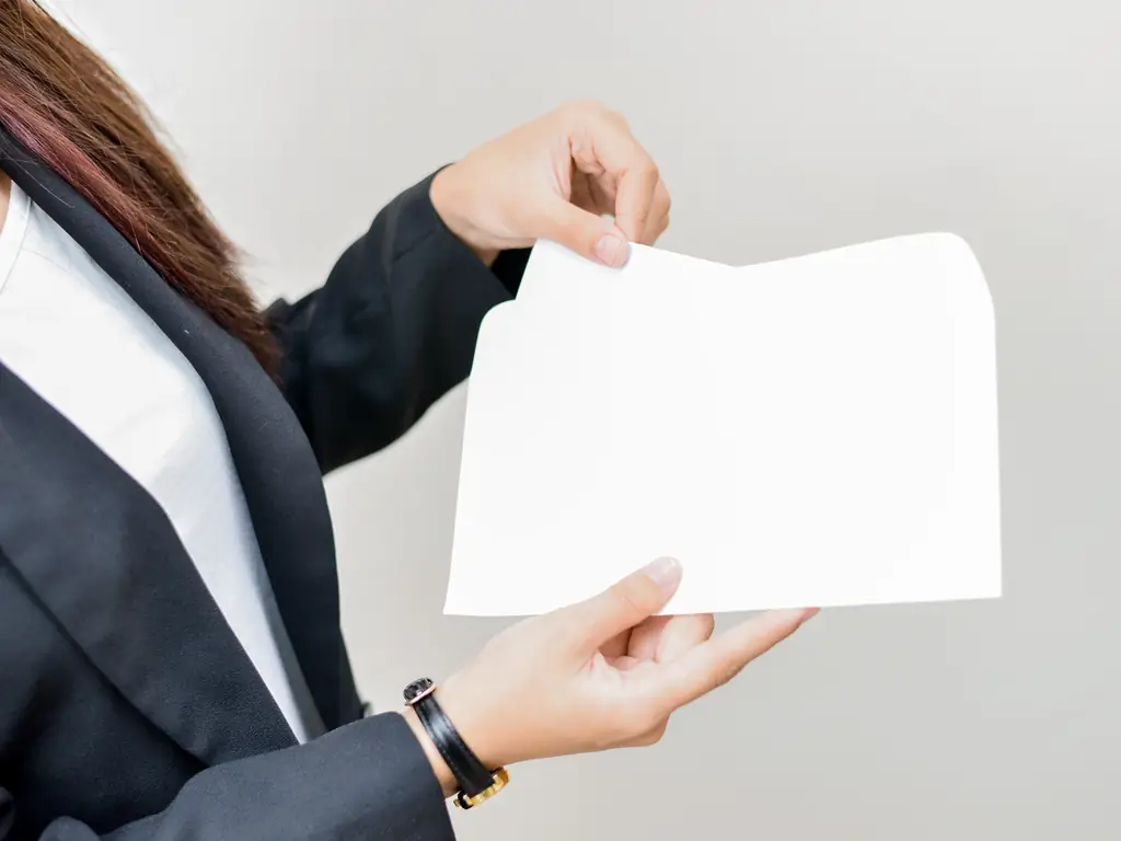 Как поступить с кредитором, который угрожает подать в суд: 4 шага