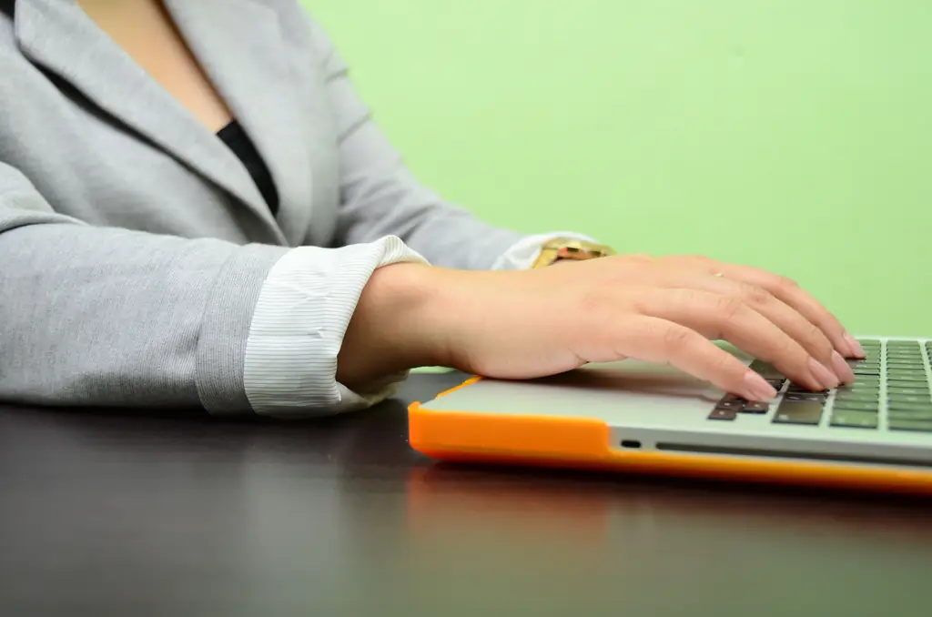 Как защитить название вашей компании: 6 шагов (с изображениями)