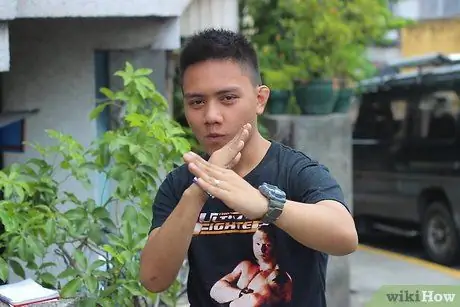 Избегайте оборонительной позиции по поводу политики Шаг 4