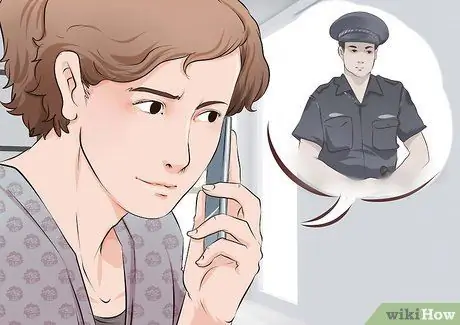 Как реагировать, если парень начинает играть с собой на публике Шаг 3