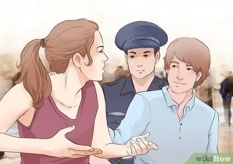 Как реагировать, если парень начинает играть с собой на публике Шаг 4