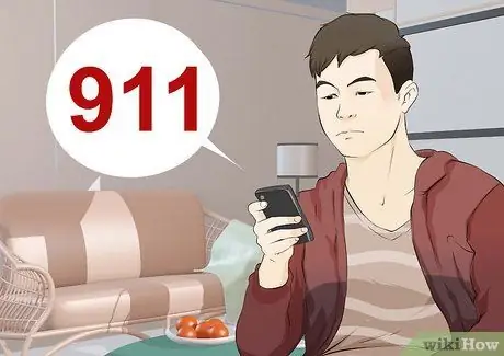 Как реагировать, если парень начинает играть с собой на публике Шаг 8