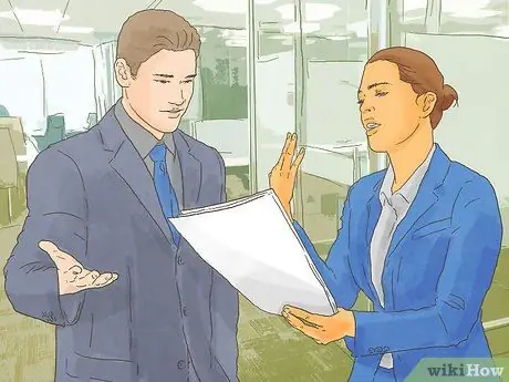 Помогите своему боссу увидеть, как коллега подрывает других Шаг 15