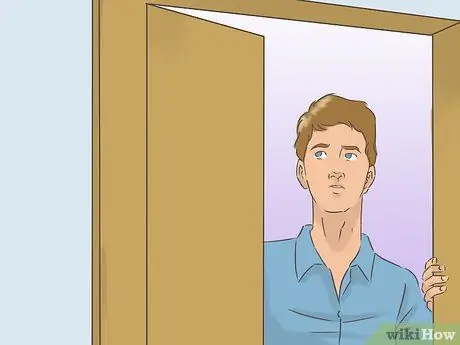 Повесьте дверь для предварительного подвешивания Шаг 7