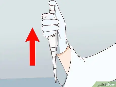 Используйте дозатор Eppendorf Шаг 4