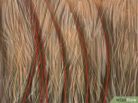 Обрежьте и соберите нитку или сетку с круглых тюков Шаг 5