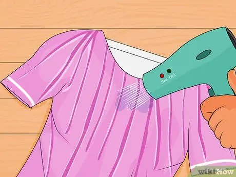 Удаление пятен от чернил с шелкового платья Шаг 9
