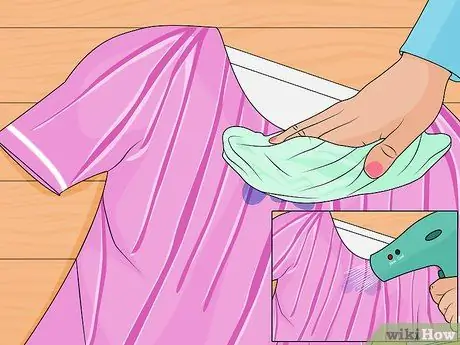 Удалите пятна чернил от ручки с шелкового платья Шаг 10