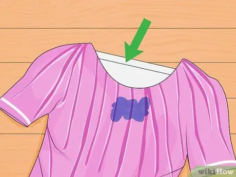 Удаление пятен от чернил с шелкового платья Шаг 6