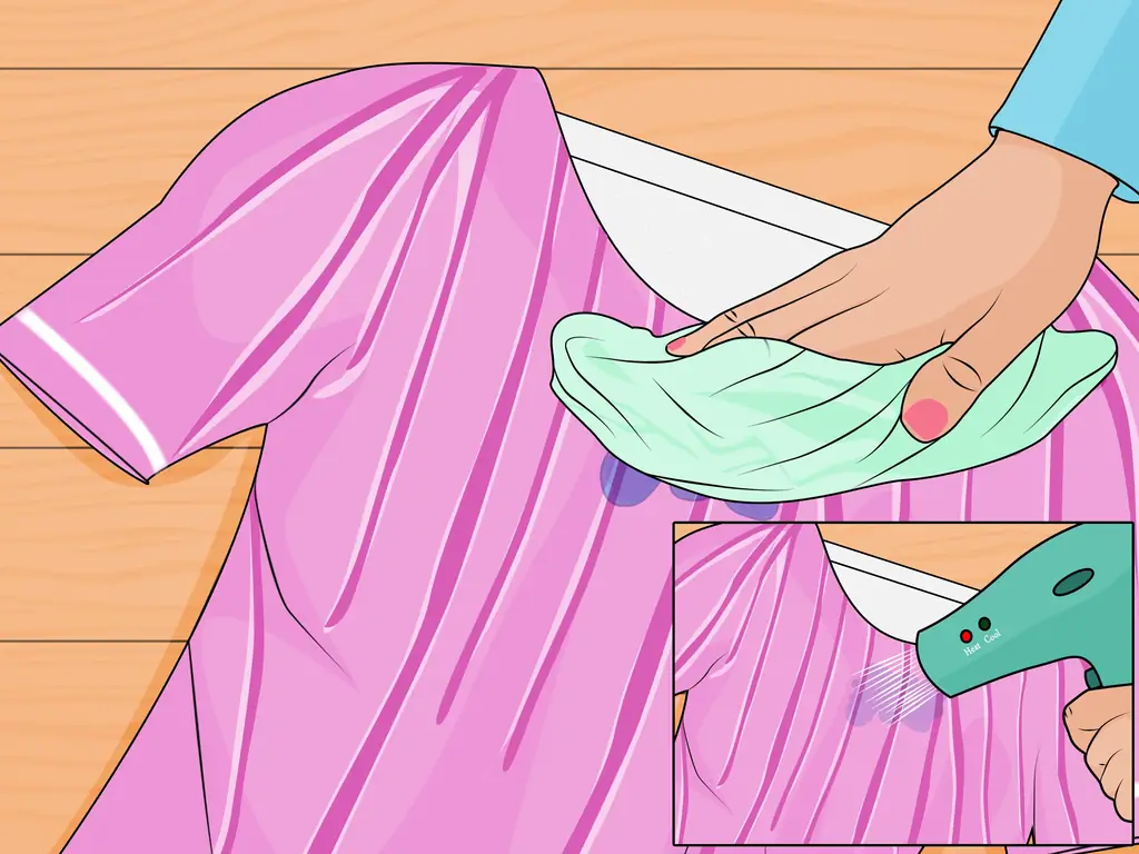 Три способа удалить пятна от чернил с шелкового платья