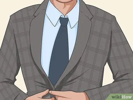 Носить серый костюм шаг 16