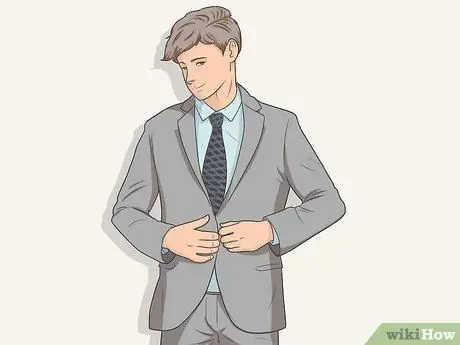 Наденьте серый костюм. Шаг 3