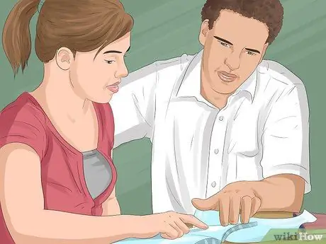 Преподавайте литературу студентов колледжа Шаг 13