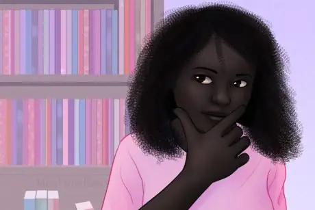 Задумчивая девушка с кудрявыми волосами