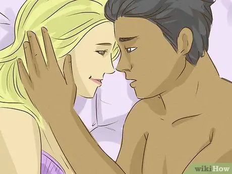 Заведите романтические отношения с кем-то, кто подвергся сексуальному насилию Шаг 9