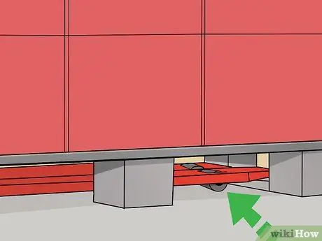 Использование ручного домкрата для поддонов Шаг 5