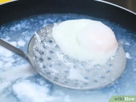 Сделать яйца Бенедикт Шаг 12
