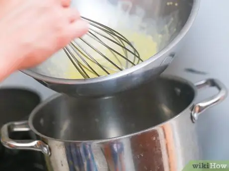 Сделать яйца Бенедикт Шаг 6