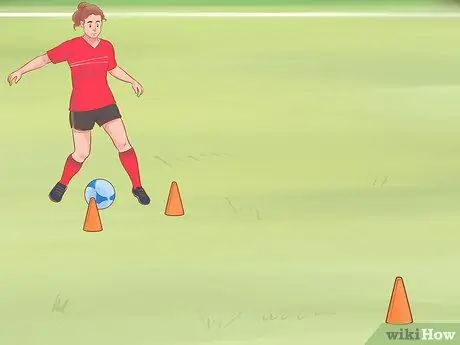 Проведение футбольного мяча мимо соперника Шаг 12