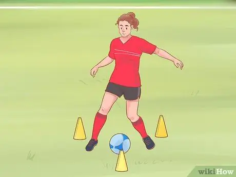 Проведение футбольного мяча мимо соперника Шаг 13