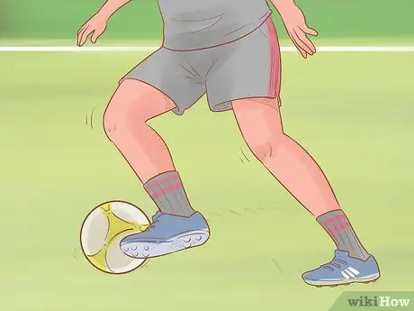 Проведение футбольного мяча мимо соперника Шаг 7