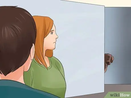 Подойти к застенчивой или пугливой собаке Шаг 13